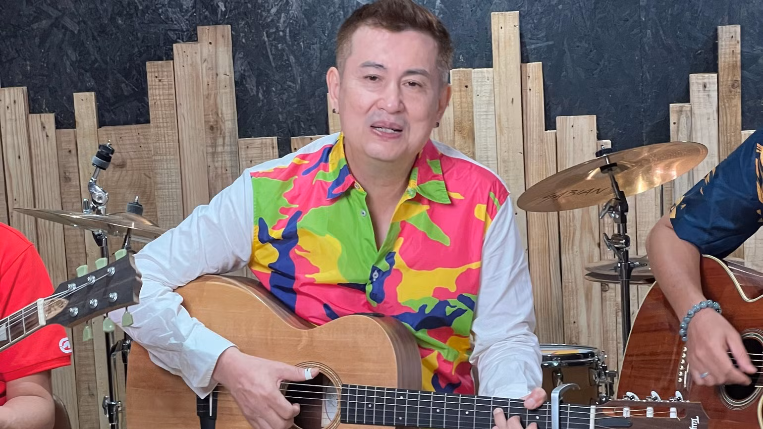 Tỳ bà cổ truyền và guitar điện trong âm nhạc Trung thu