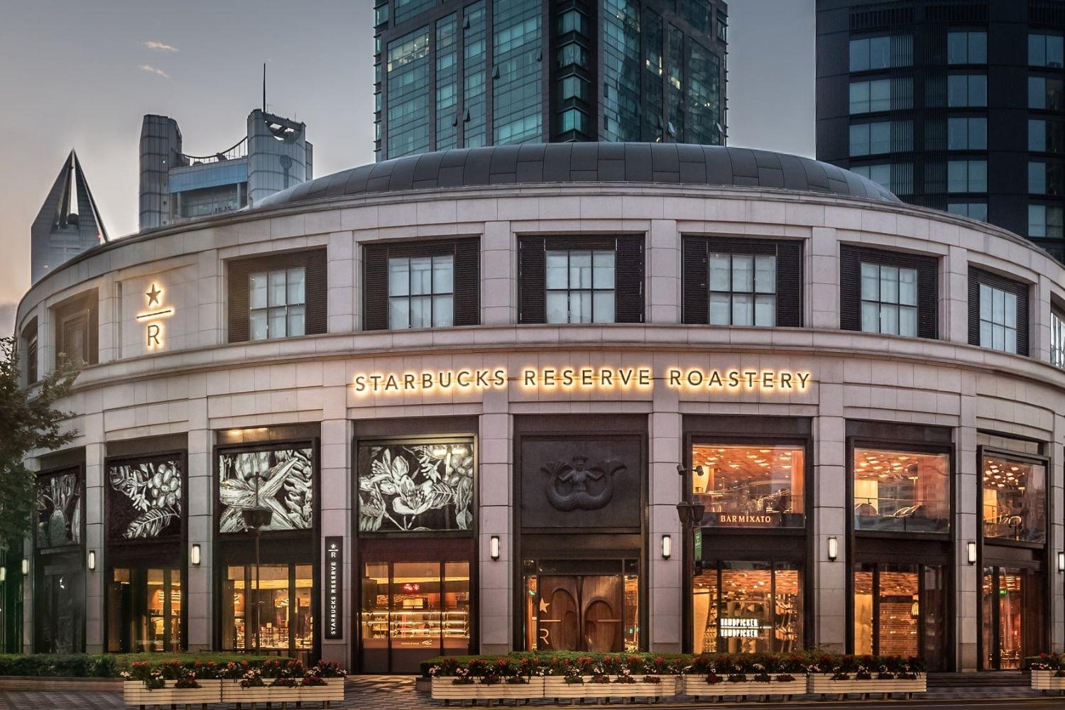 Starbucks đóng cửa hơn 800 quán: Tái cấu trúc hay bước lùi?