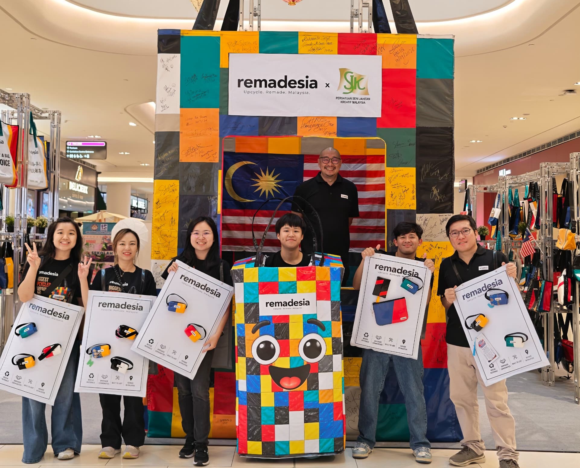 Beg Tarpaulin Upcycle Rekod Baharu, Isyarat Kuasa Ekonomi Sirkular