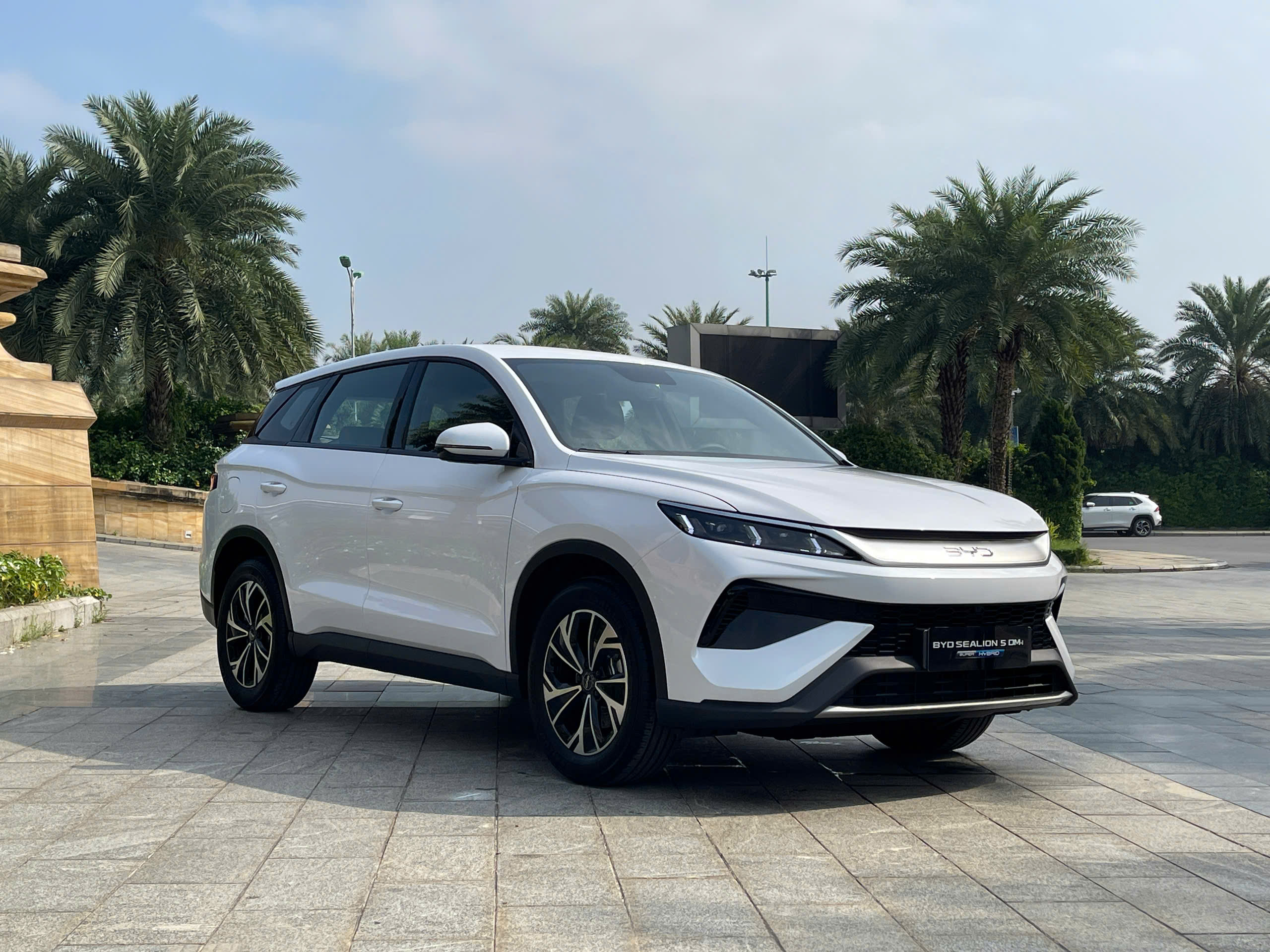 BYD Sealion 5 mở bán: SUV hybrid cắm sạc thách thức Mazda CX-5