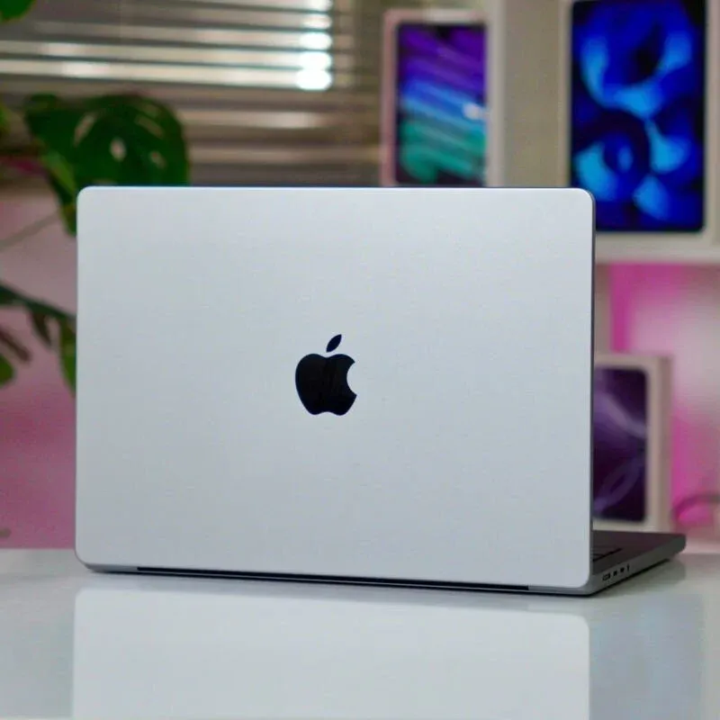 MacBook Pro OLED cảm ứng và cú lột xác laptop cao cấp