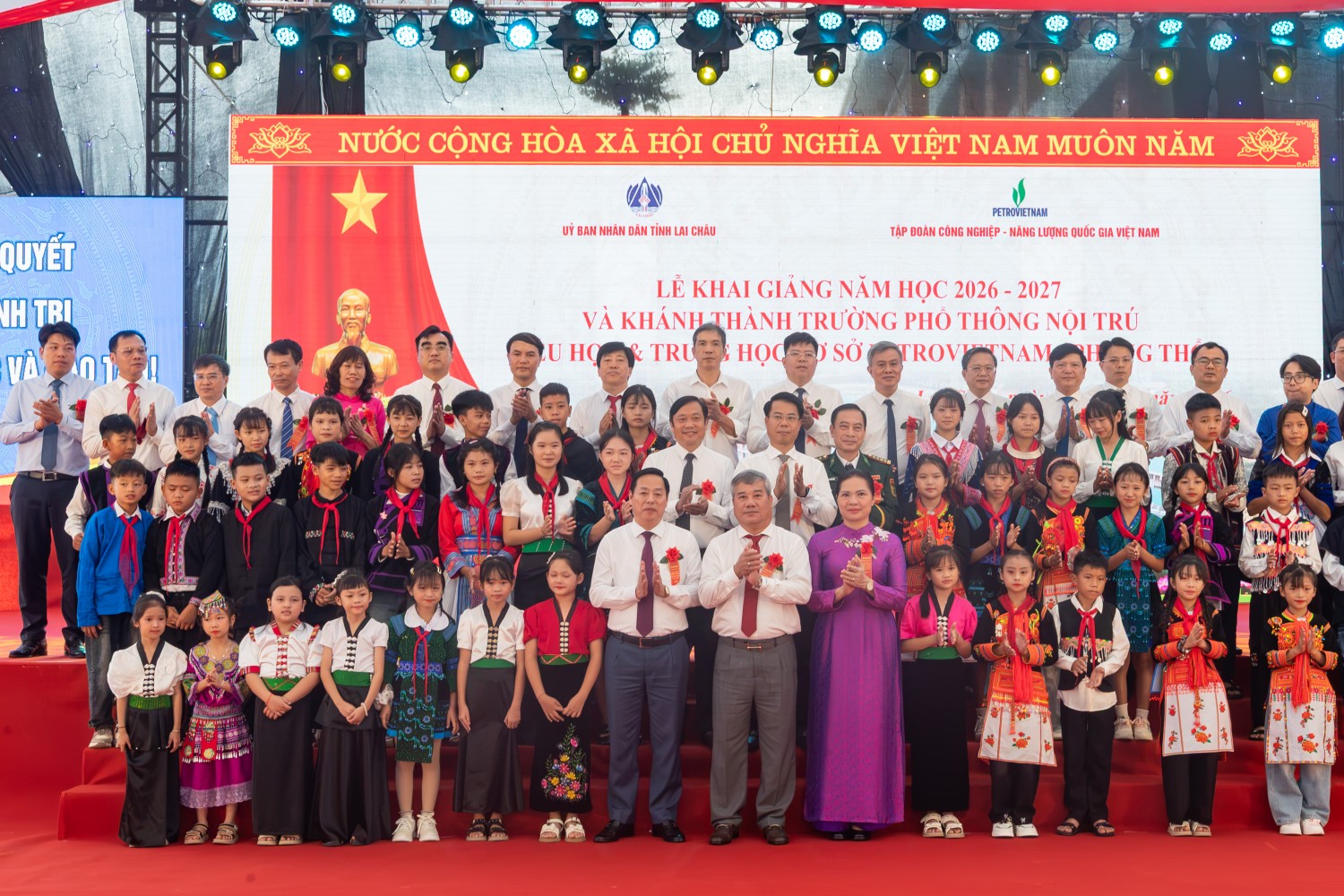 Từ vùng biên viễn đến lớp học hiện đại: bước ngoặt cho học sinh Phong Thổ