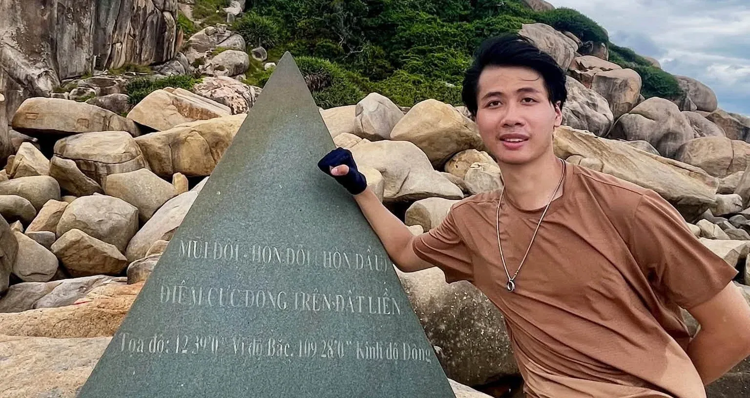 Xuyên Việt bằng xe máy với 14 triệu đồng: Bài học phiêu lưu ngân sách của thế hệ trẻ