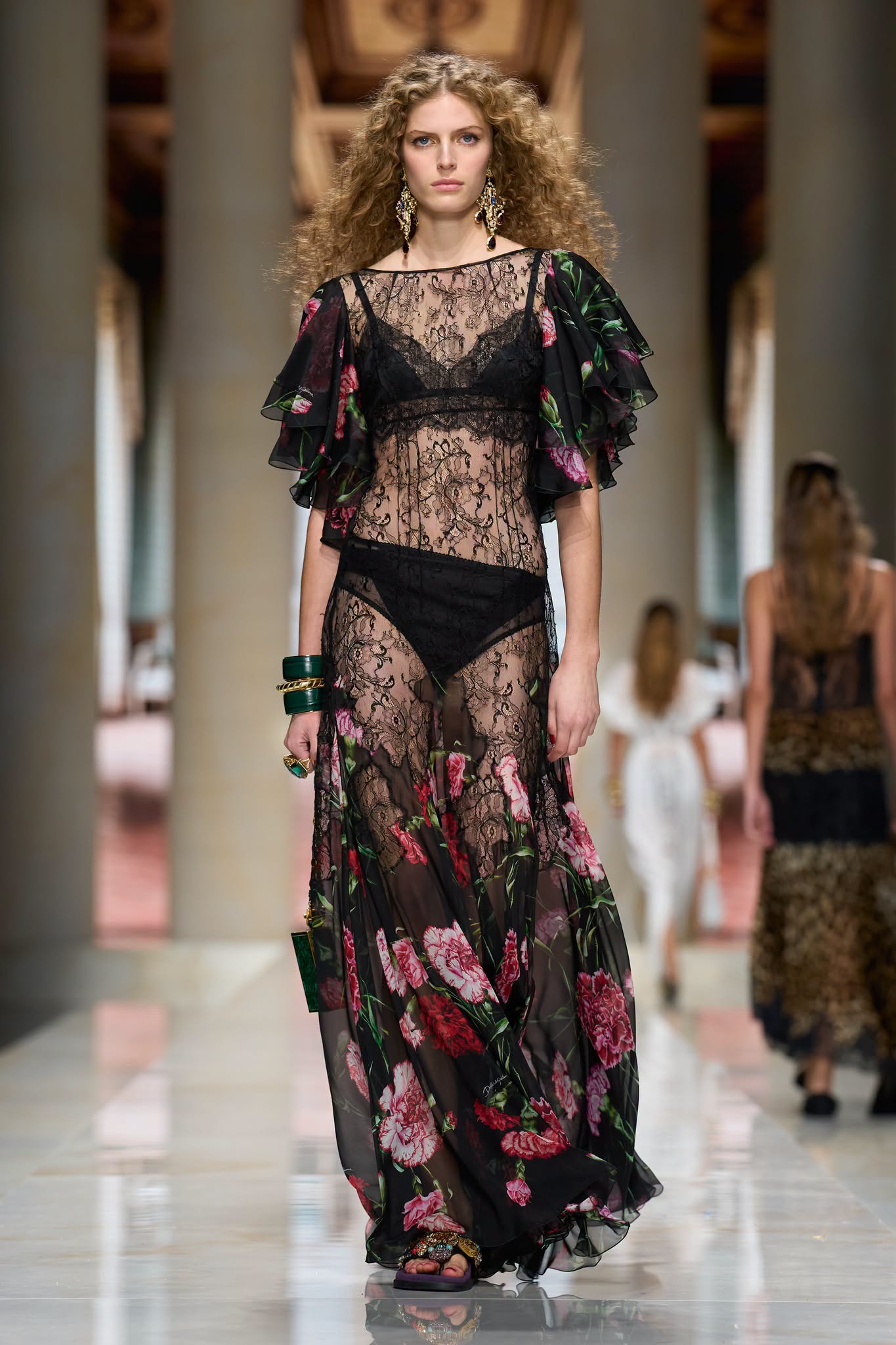 Dolce & Gabbana Xuân Hè: Di sản Sicily và cô gái toàn cầu