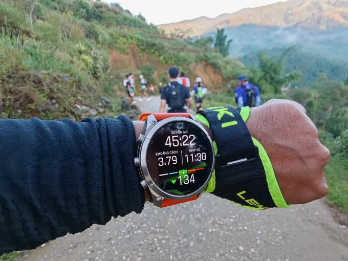 Garmin fēnix 9 Pro vs Forerunner 965: lựa chọn nào cho trail runner Việt?