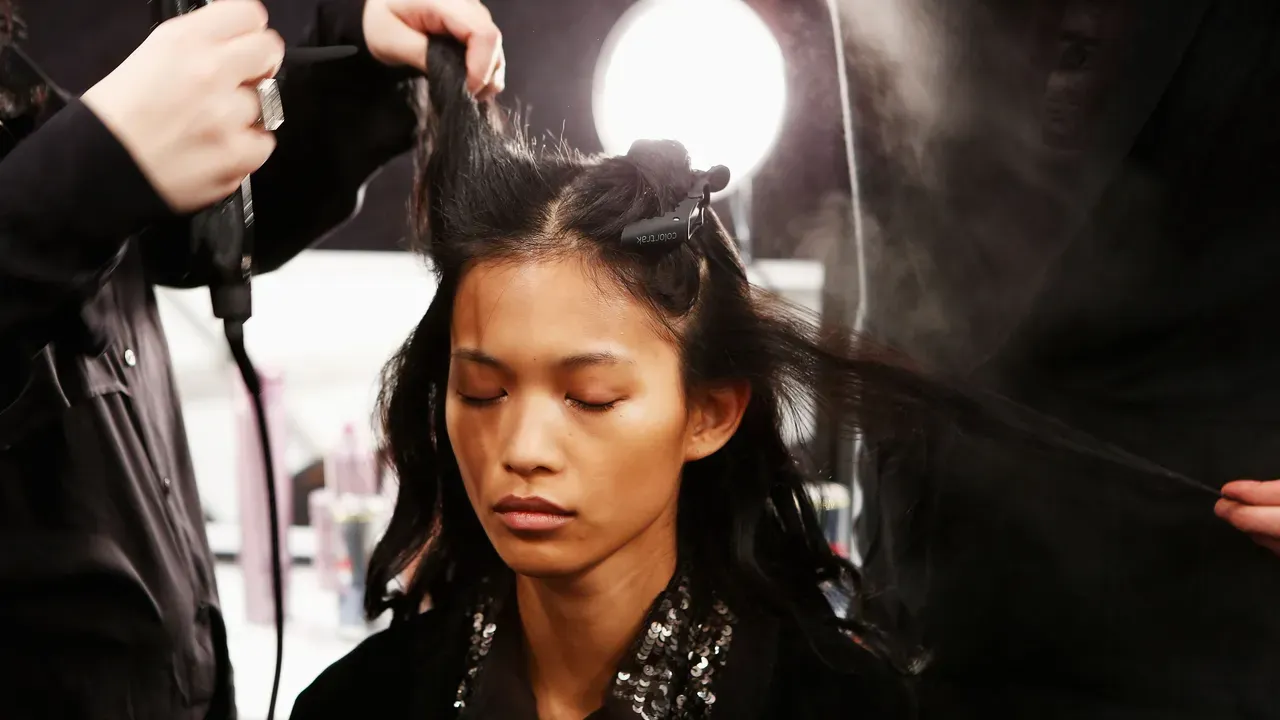 5 cách làm tóc mỏng trông dày và phồng bồng như ngoài salon