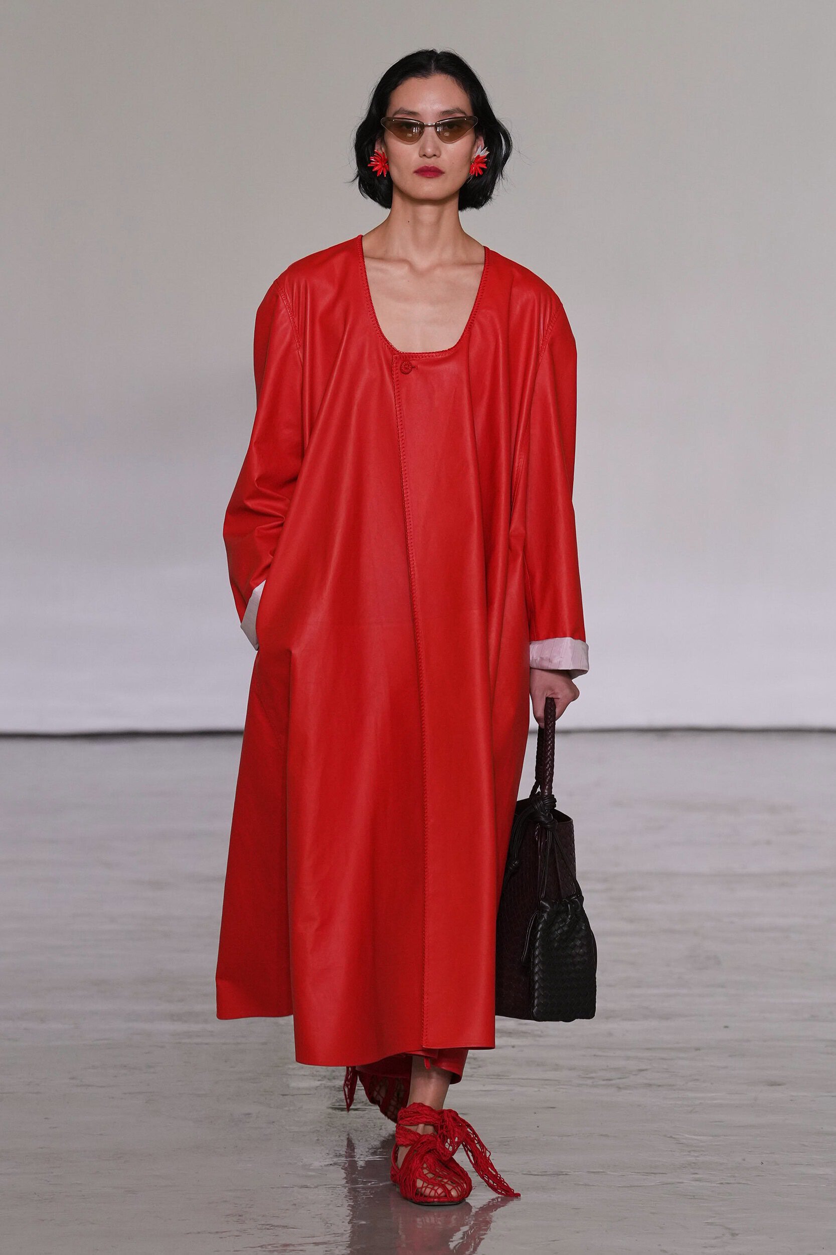 Bottega Veneta vs Christian Dior: Dua Visi Baharu Koleksi Musim Semi Mewah