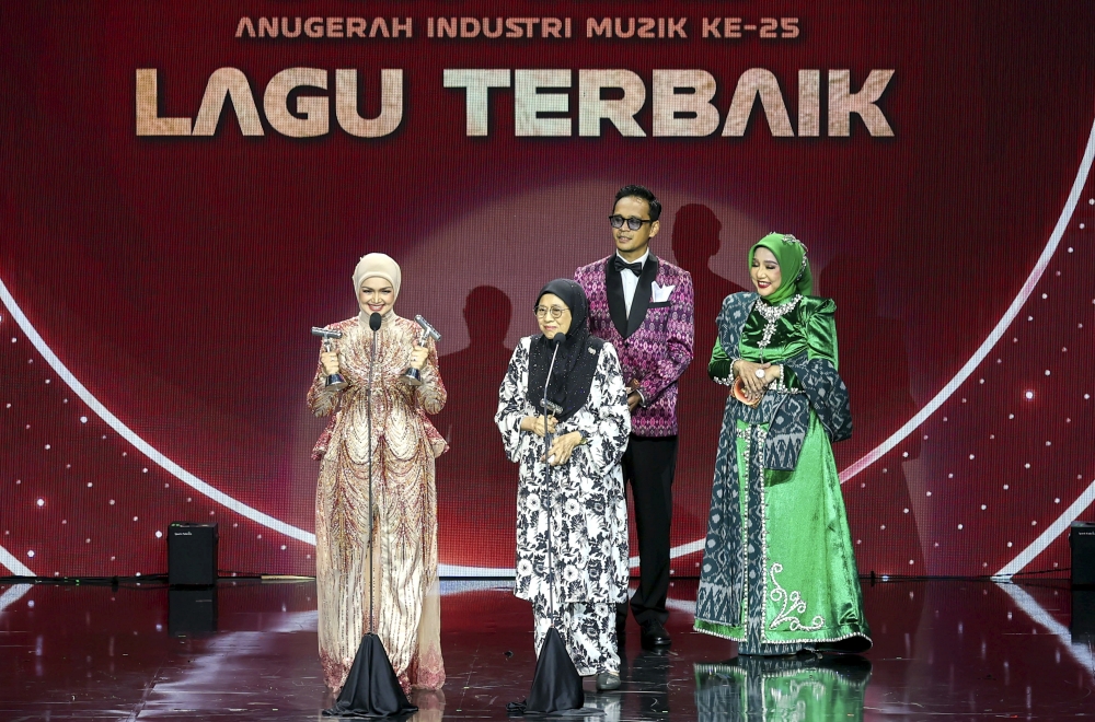 Mengapa Penyanyi Legendaris Terus Berjuang Di Pentas AIM