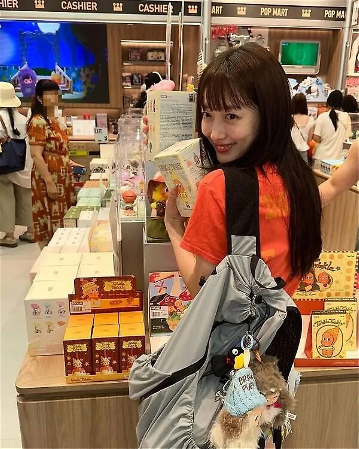 Từ học sinh đến nữ quản lý: trang phục kể chuyện trong phim Hàn