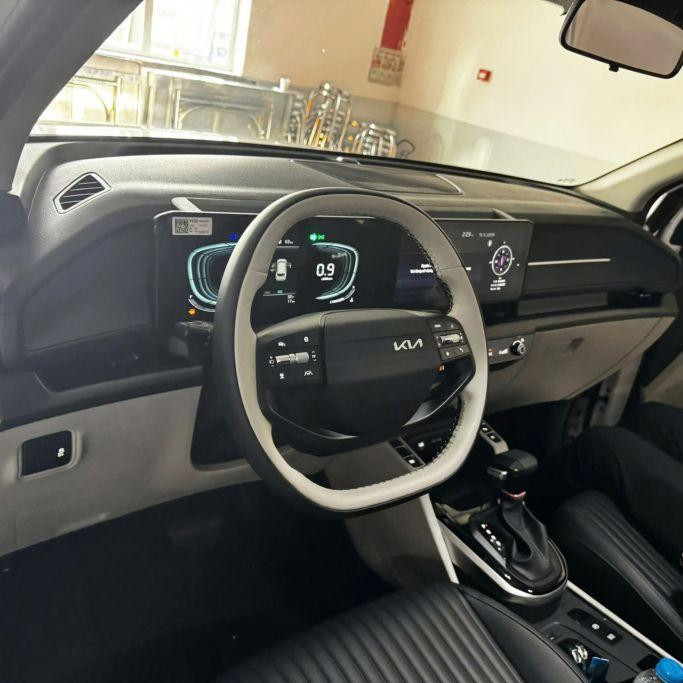 Kia Carens facelift ra mắt: phanh tay điện tử, ADAS và cuộc đối đầu Xpander