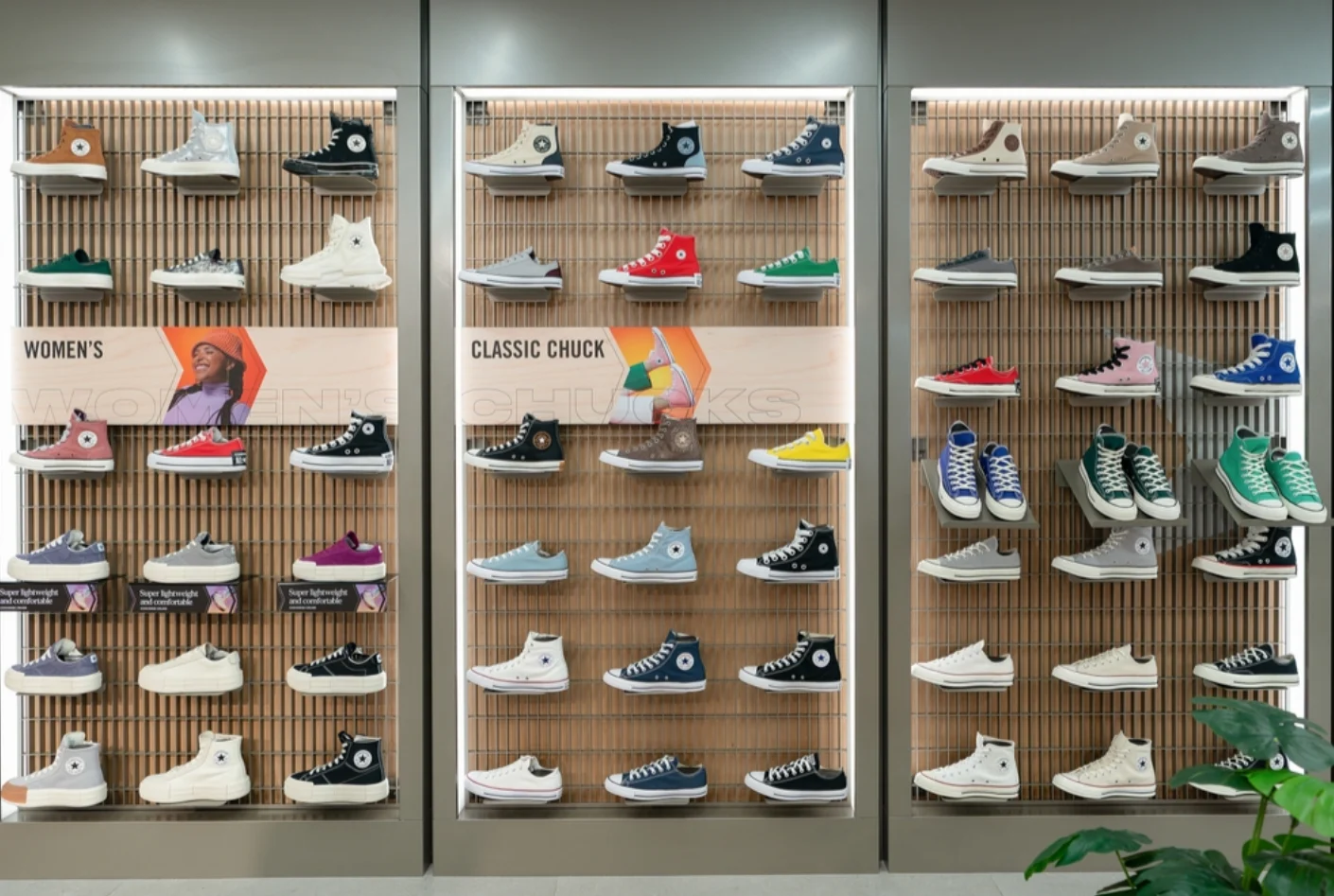 Converse rút quảng cáo gây tranh cãi: khi hình ảnh thời trang chạm vào ký ức bạo lực
