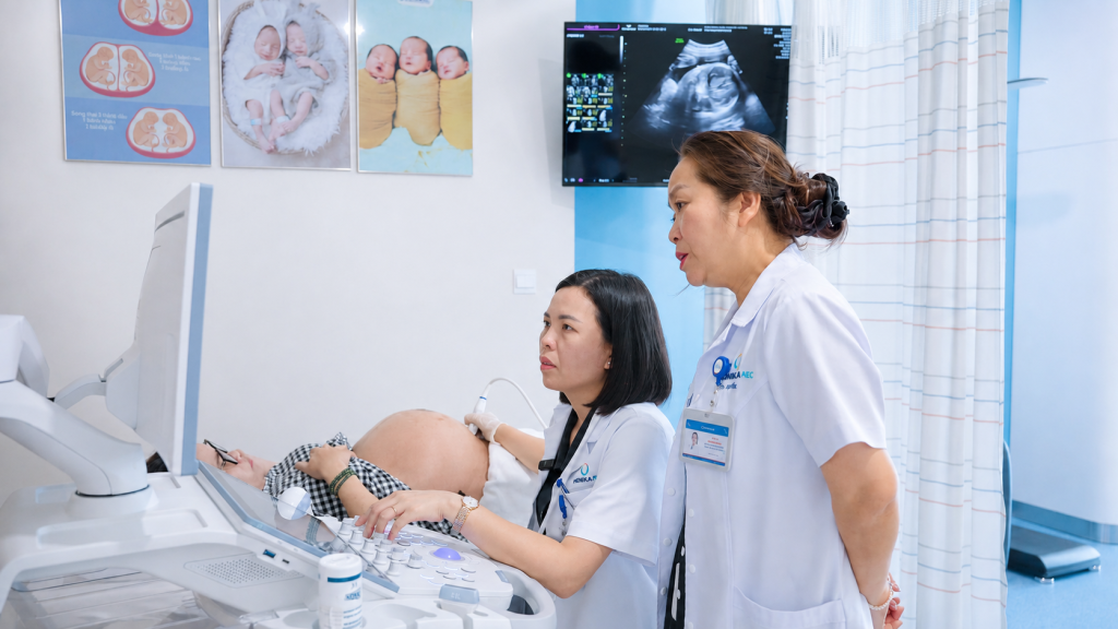 Sàng lọc gene thai kỳ: từ chữa bệnh sang phòng ngừa di truyền
