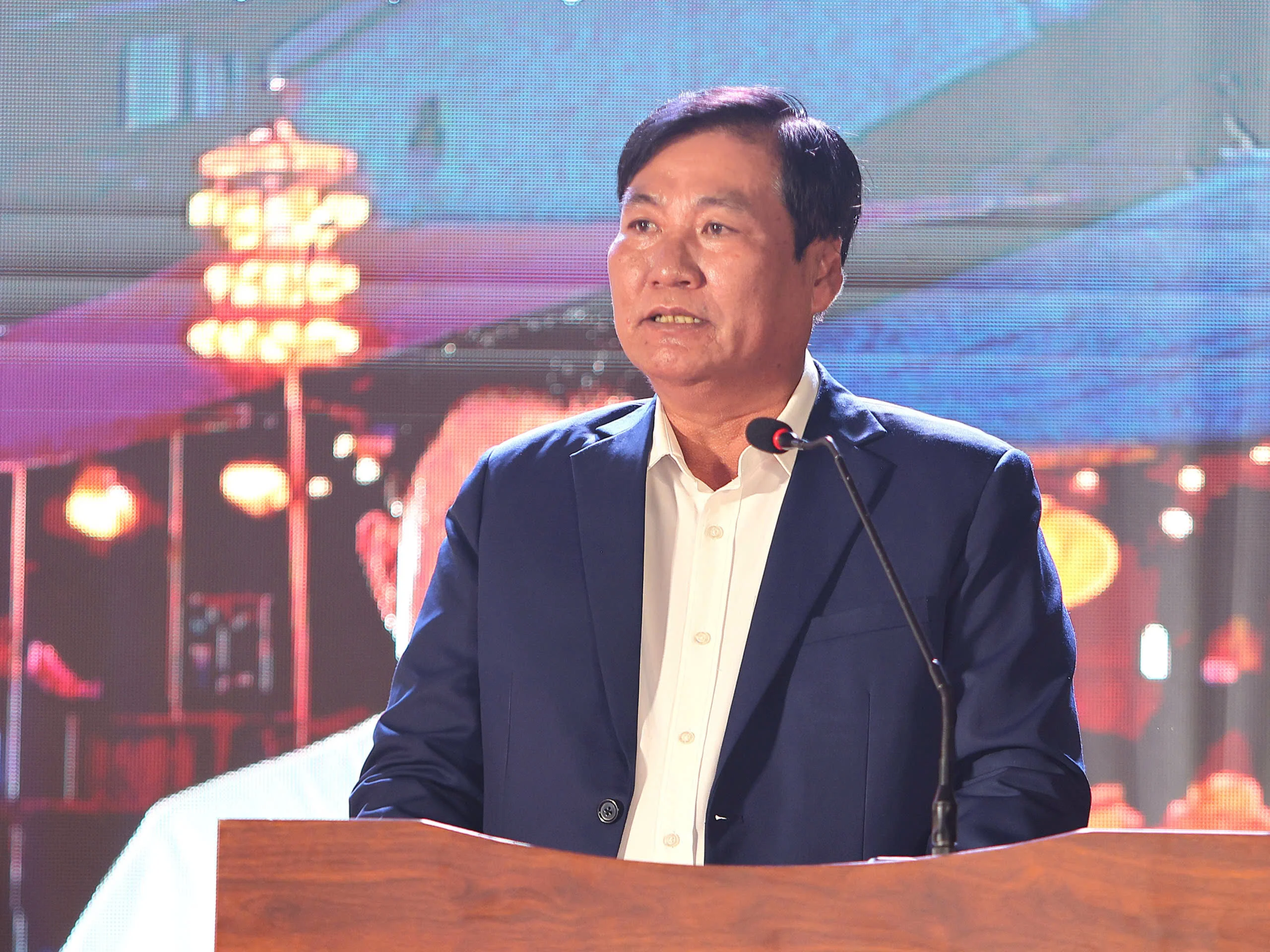Đầu bếp Martin Yan mang Mỹ Vị Tây Đô ra thế giới