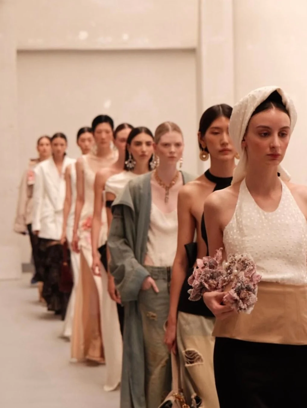 Từ cổ tích đến haute couture: fantasy Á Đông chinh phục sàn diễn