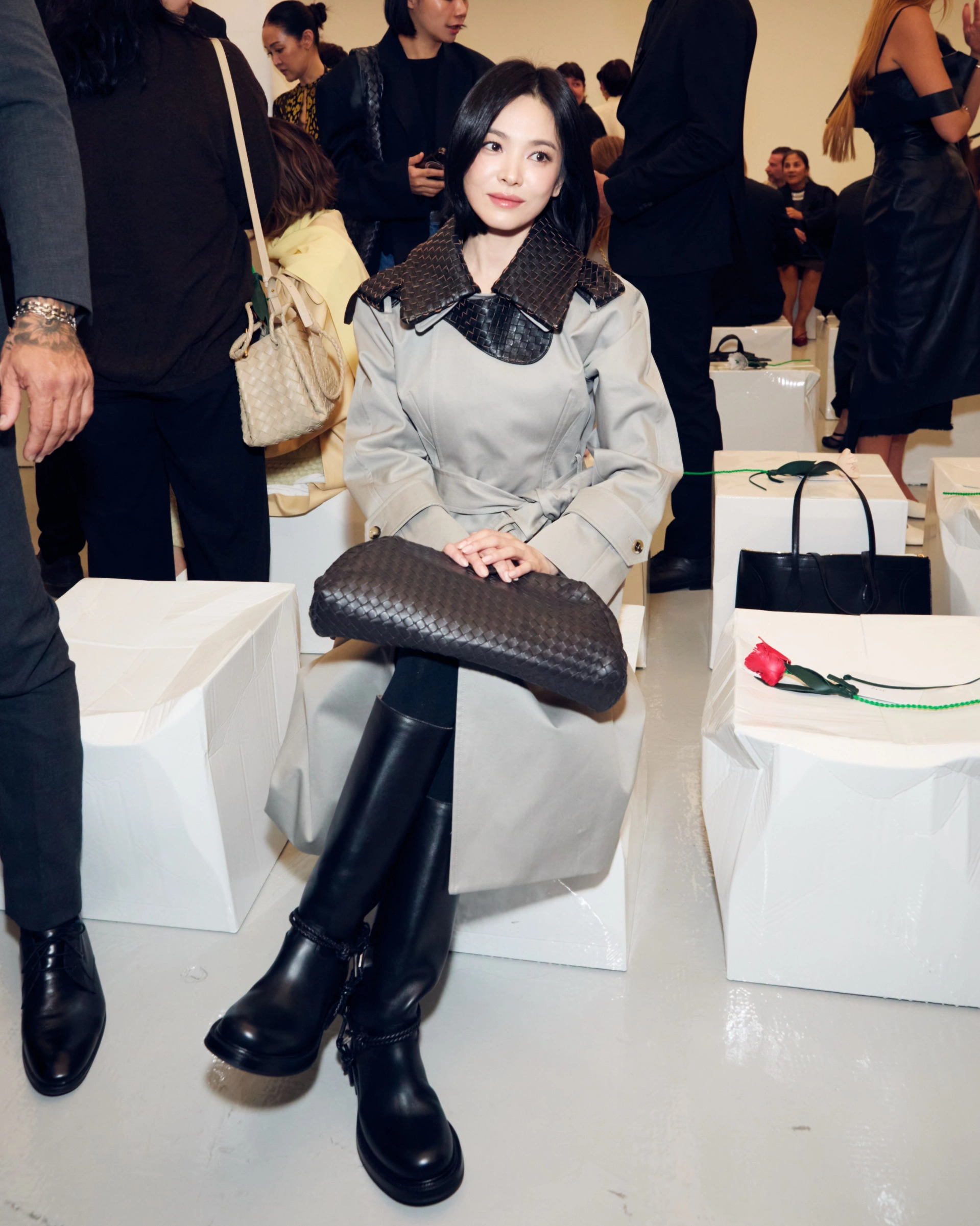 Song Hye Kyo Và Thư Kỳ Định Hình Lại Phong Cách Hàng Ghế Đầu Tại Bottega Veneta
