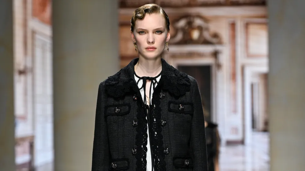 Dolce & Gabbana Xuân Hè: Ren Sicilia Gặp Denim Và Leopard