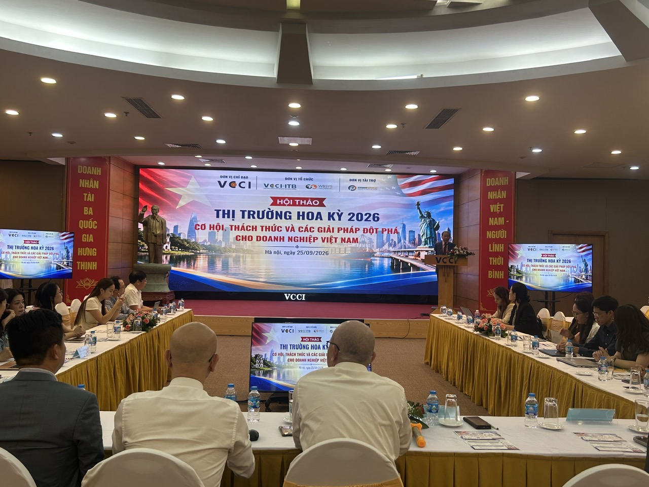 Việt Nam đối mặt với cuộc điều tra thuế quan Mỹ: Dệt may và thủy sản chịu áp lực nặng nề