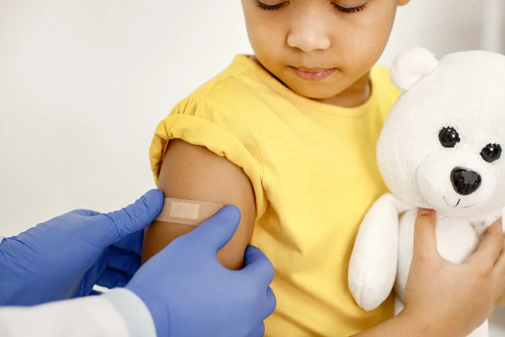 Con đã tiêm vaccine viêm não Nhật Bản: vẫn phải rà lịch nhắc