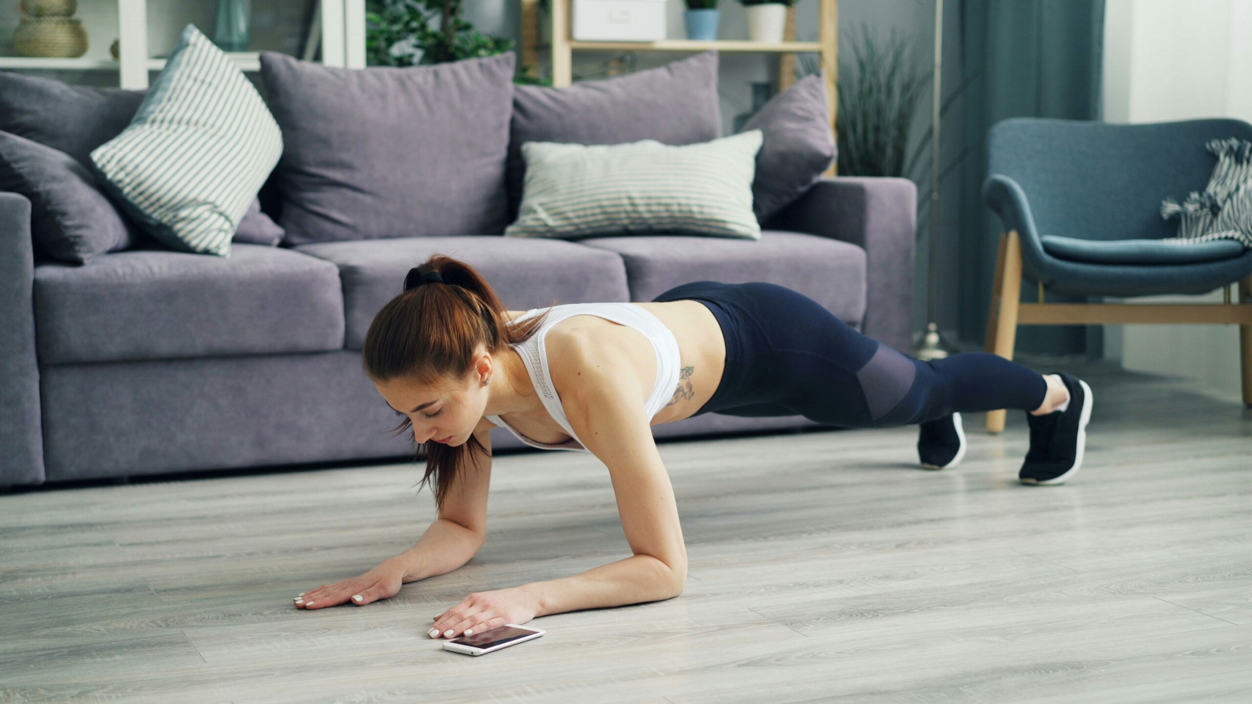 Bài tập sức mạnh theo nhóm cơ: từ plank nâng cao đến ngực và chân
