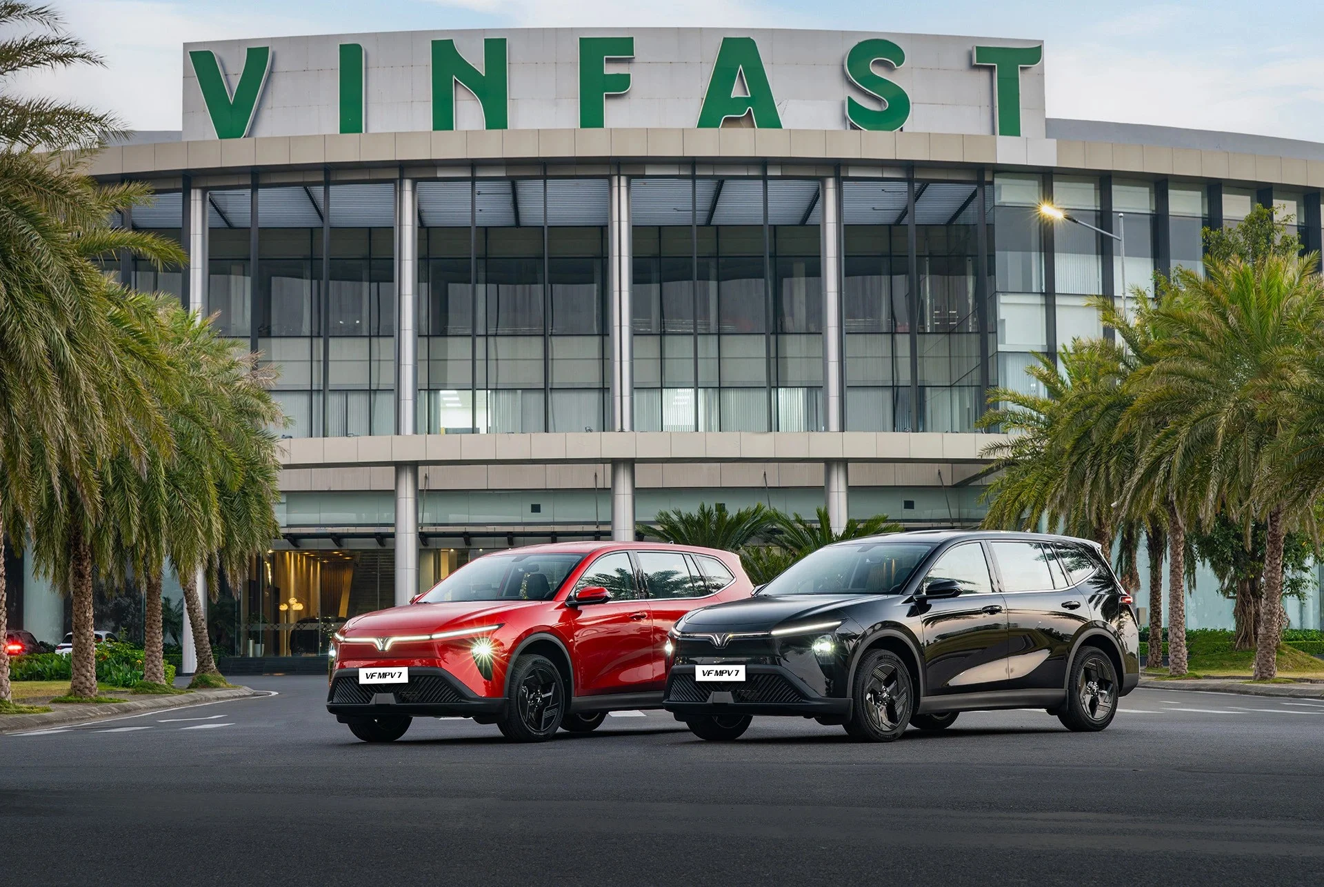 VinFast chiếm lĩnh phân khúc MPV: xe điện đánh bại đối thủ xăng