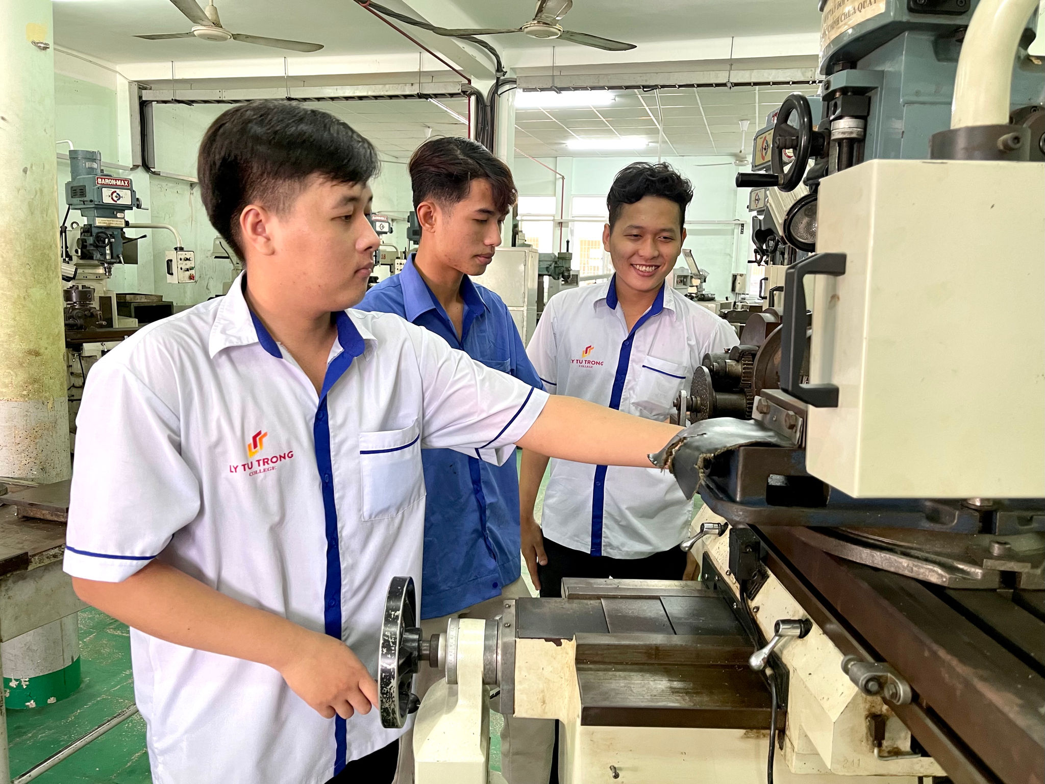 Giáo dục nghề nghiệp thêm AI, robot, năng lượng tái tạo