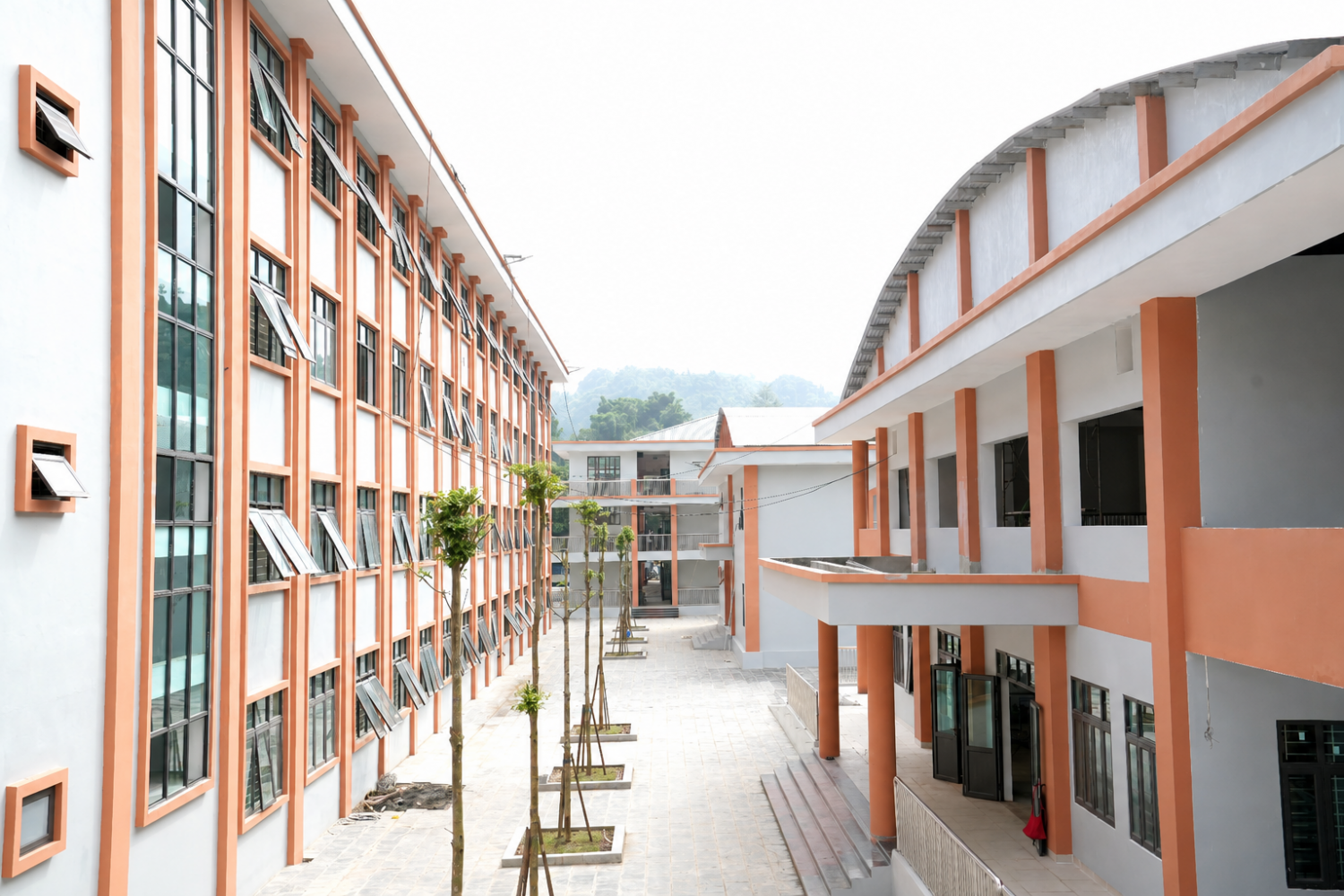 Từ vùng biên viễn đến lớp học hiện đại: bước ngoặt cho học sinh Phong Thổ
