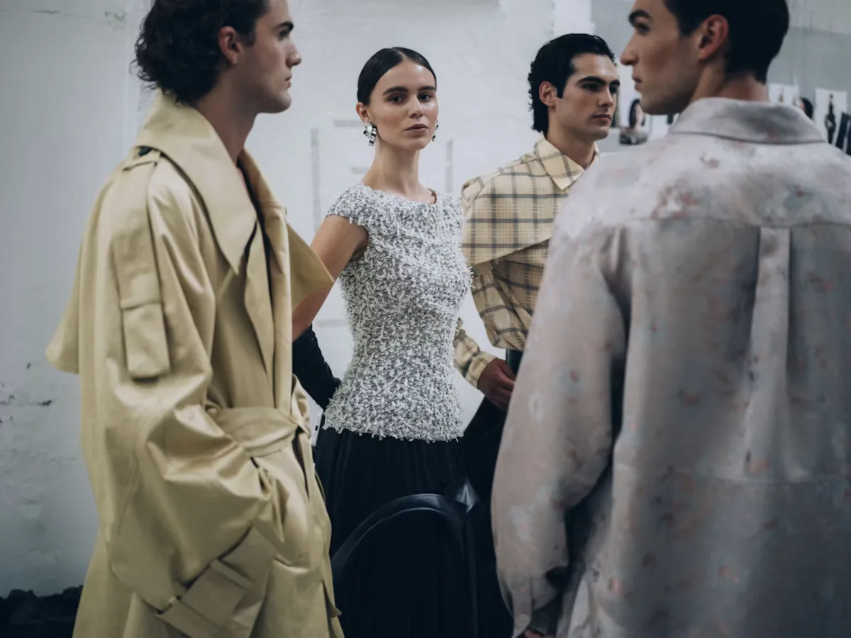 Hai nhà thiết kế Việt Nam mang di sản văn hóa lên sàn diễn Milan Fashion Week