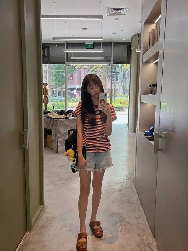 Từ học sinh đến nữ quản lý: trang phục kể chuyện trong phim Hàn