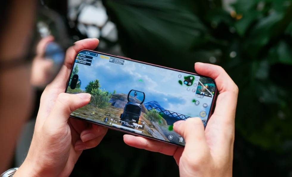 iPhone 18 Pro Max chơi game nặng có nóng không?