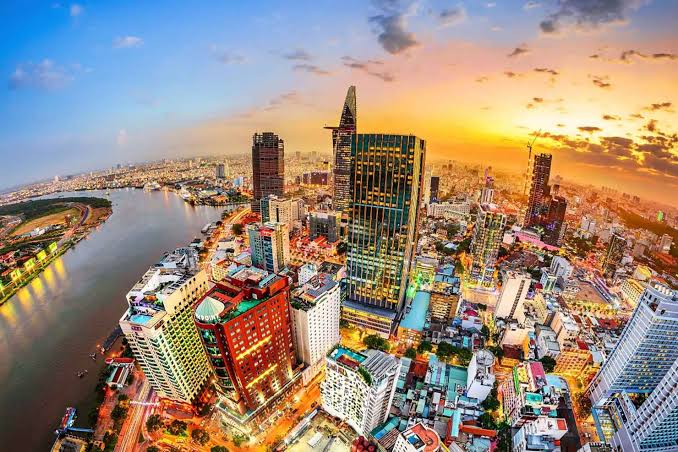 Tăng trưởng 7,8%: cú hích lớn và những rào cản mới
