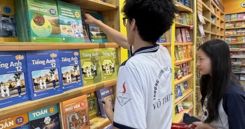 Giải quyết dứt điểm thiếu sách giáo khoa trước 25/9: Mệnh lệnh chính trị hay cú hích cải tổ quản lý?