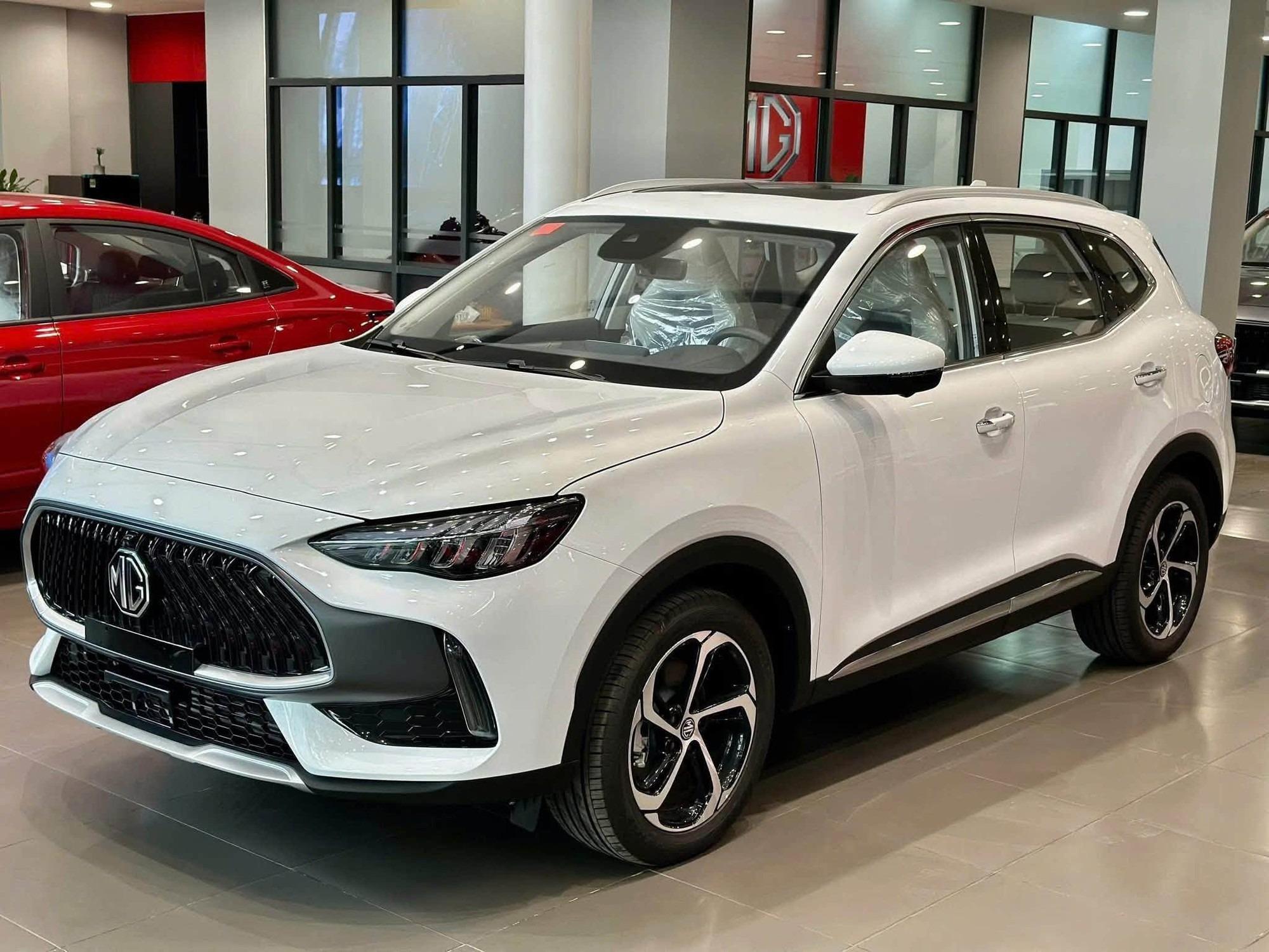 SUV cỡ nhỏ và hạng C giảm giá sâu tháng 9: Chọn mẫu nào lời nhất?