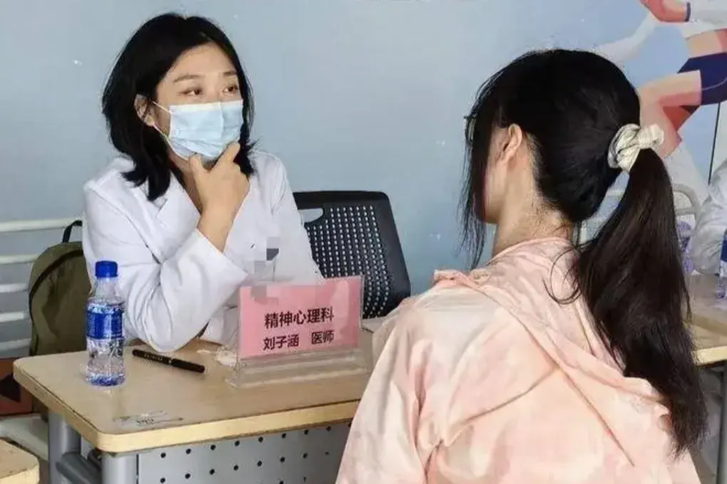 Từ phòng khám đến sân khấu quán bar: Vì sao một tiến sĩ y khoa chọn bỏ y học để hát?