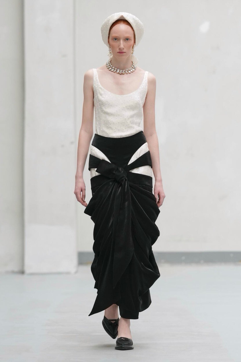 Hai nhà thiết kế Việt Nam mang di sản văn hóa lên sàn diễn Milan Fashion Week