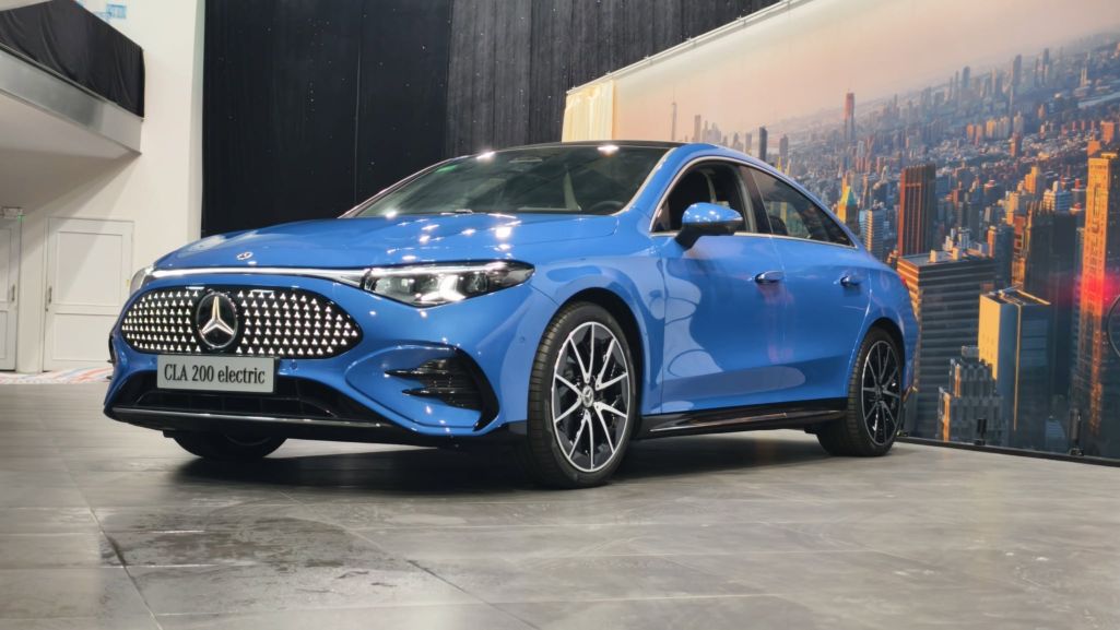Loạt xe mới tháng 10: SUV hybrid và sedan điện hạng sang tăng tốc