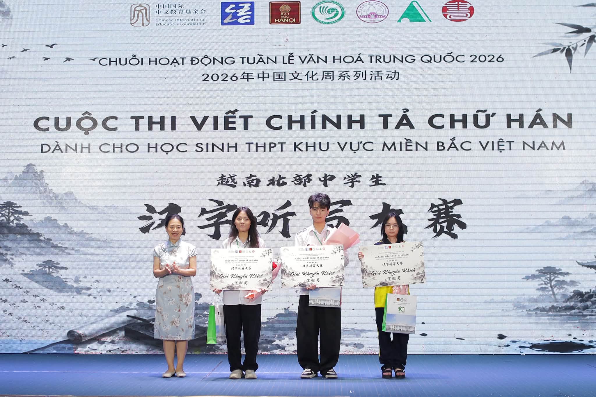 Từ cuộc thi chữ Hán đến Hiền Tài Đấu Trí: một năm học rực sáng