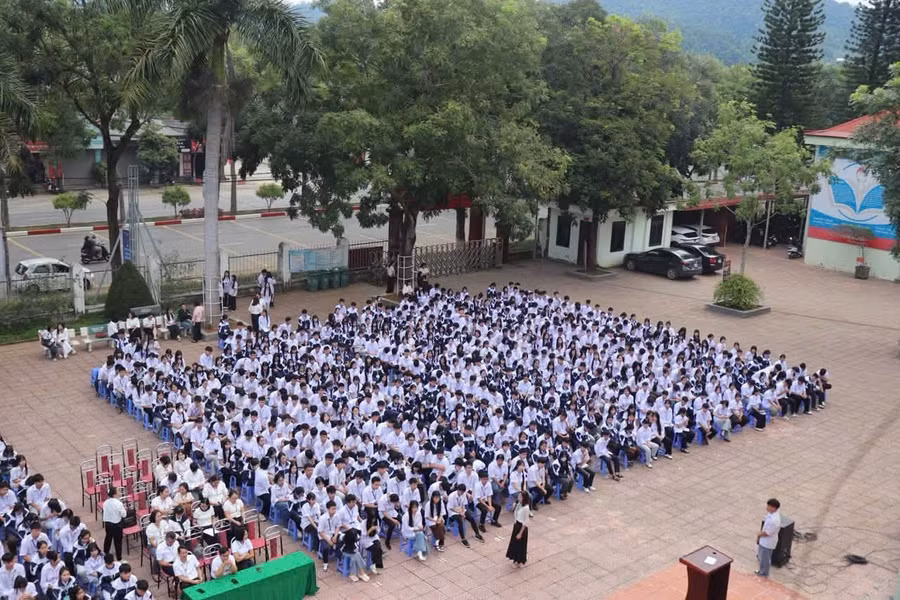 Giáo viên vùng cao học cách dạy học với AI
