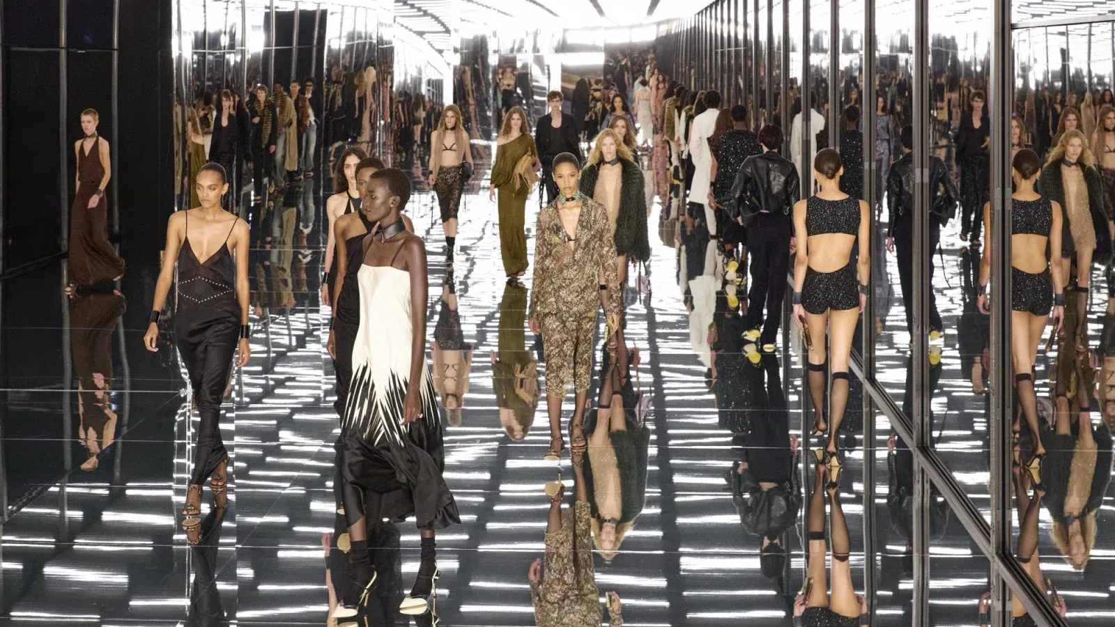 Fendi Spring Summer 2027: Kebebasan Tubuh di Pentas Haute Couture