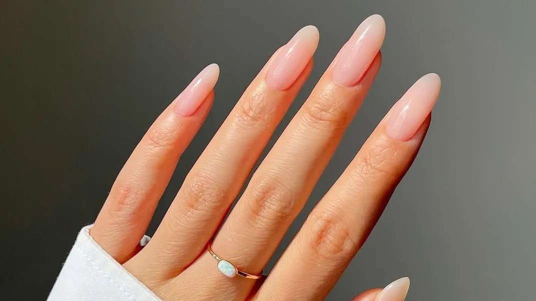 Bare Nails Sophistication: Móng tay trần thanh lịch cho mùa thu