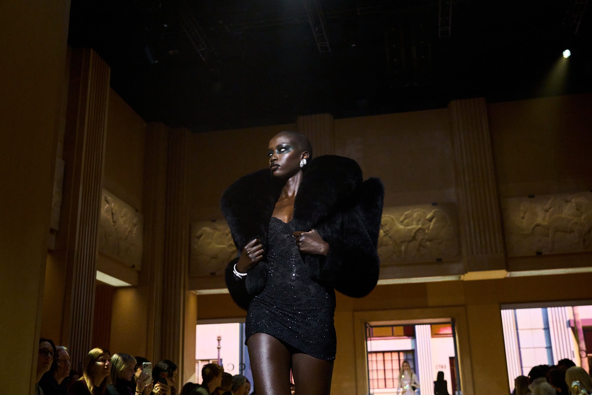 Demna tái định nghĩa Gucci qua “The Store Show”: khi cửa hàng trở thành sàn diễn