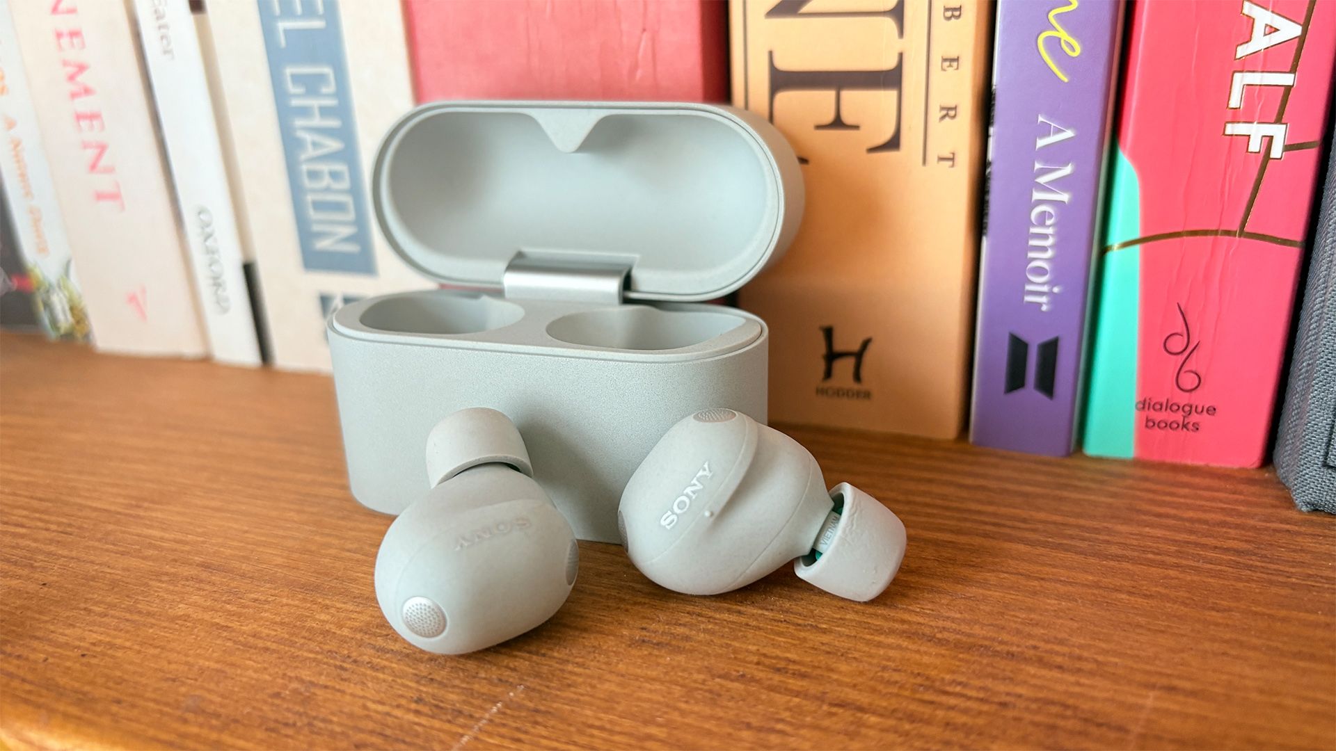 Sony WF-1000XM6 vs Sennheiser Momentum True Wireless 5: chọn tai nghe true wireless cao cấp nào?