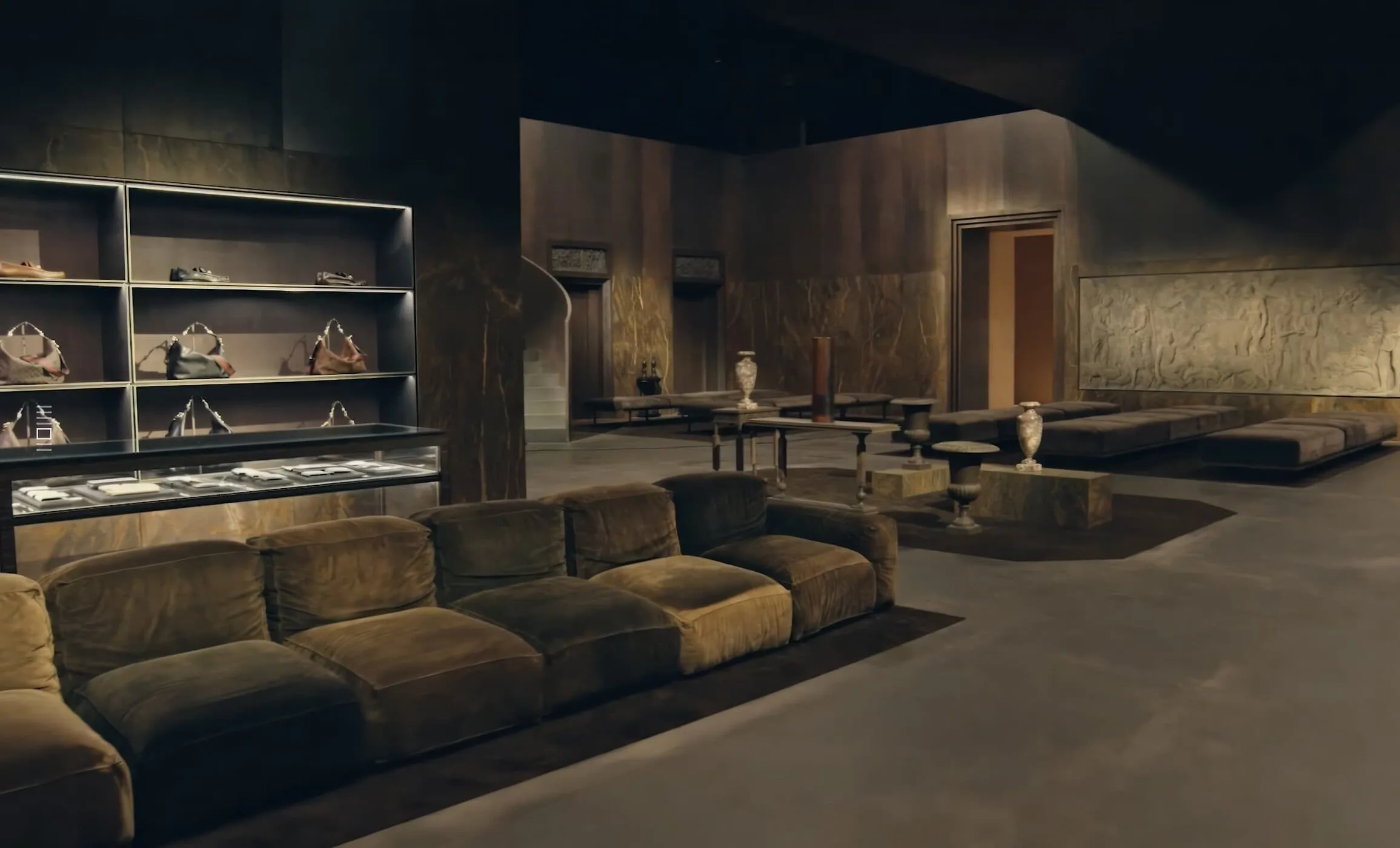 Demna tái định nghĩa Gucci qua “The Store Show”: khi cửa hàng trở thành sàn diễn