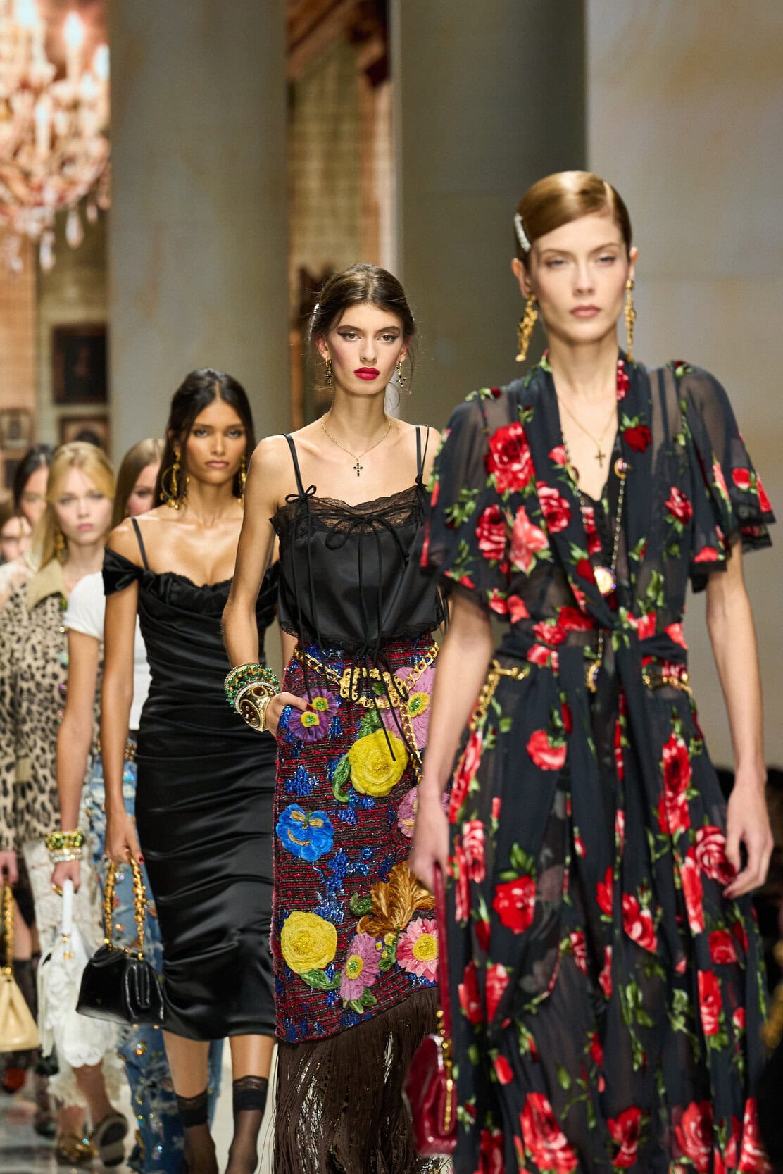 Dolce & Gabbana Xuân Hè: Ren Sicilia Gặp Denim Và Leopard