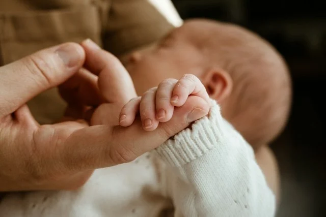 Thịt, sữa và dậy thì sớm: đừng để nỗi sợ mạng xã hội hại con