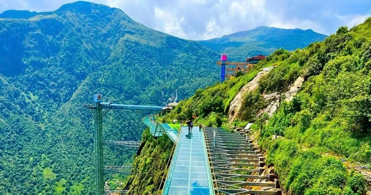 Cầu kính Rồng Mây mở cửa trở lại: an toàn có thực sự được đặt lên hàng đầu?