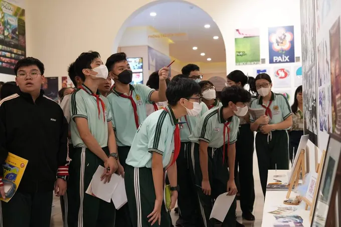 Hướng dẫn toàn diện để bảo đảm an toàn cho trẻ trong các hoạt động ngoại khóa và đi lại