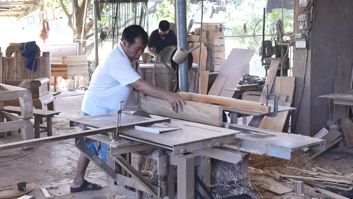 Làng nghề gỗ truyền thống: giữ nghề hay chạy theo thị trường?