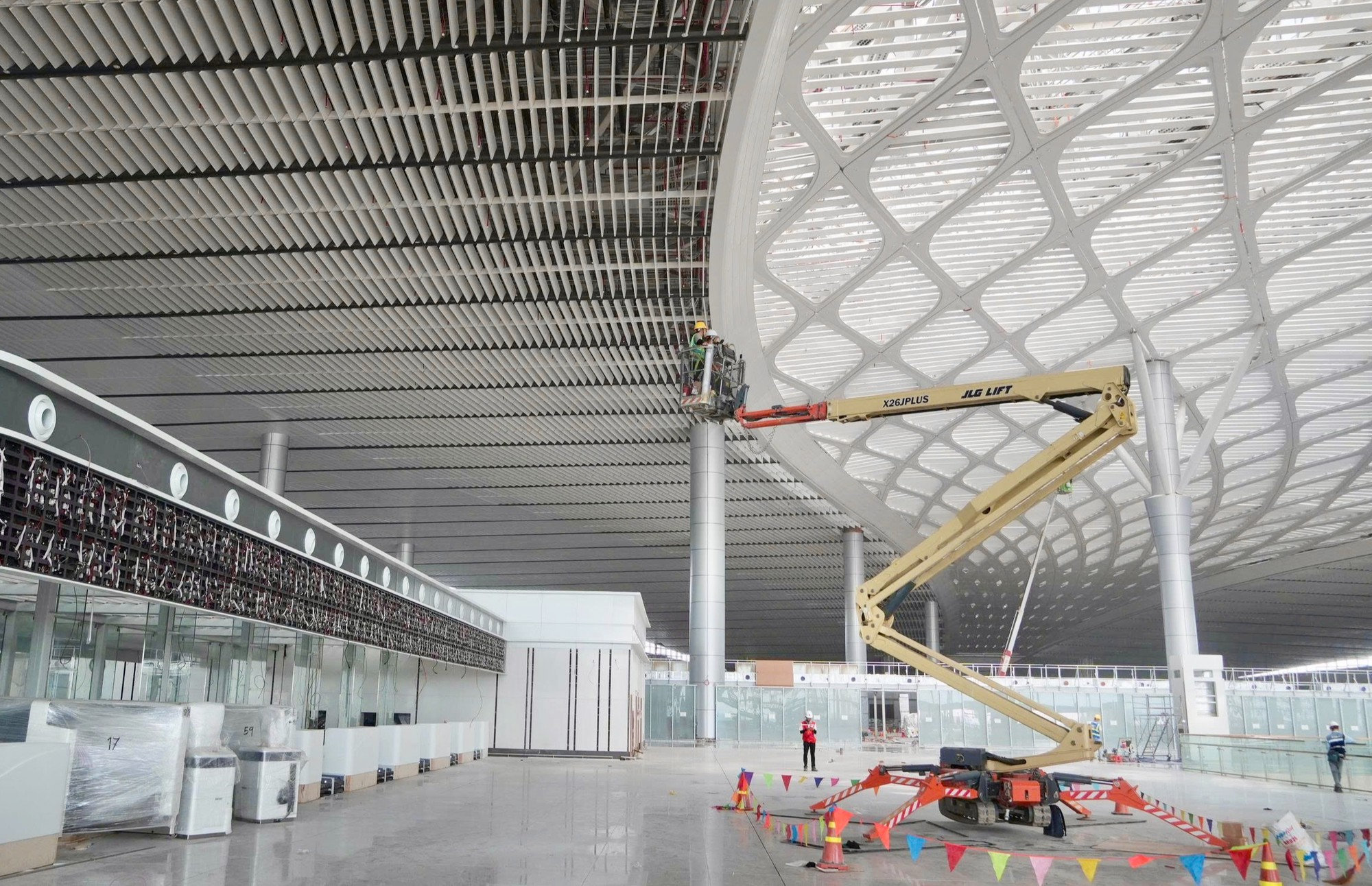 Nhà ga Long Thành cán mốc 77%: từ kiến trúc quốc hoa đến đường chạy vận hành thử