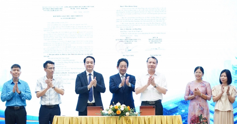 Bán dẫn hai chiều và vi mạch ba chiều: bước nhảy mới của khoa học Việt Nam