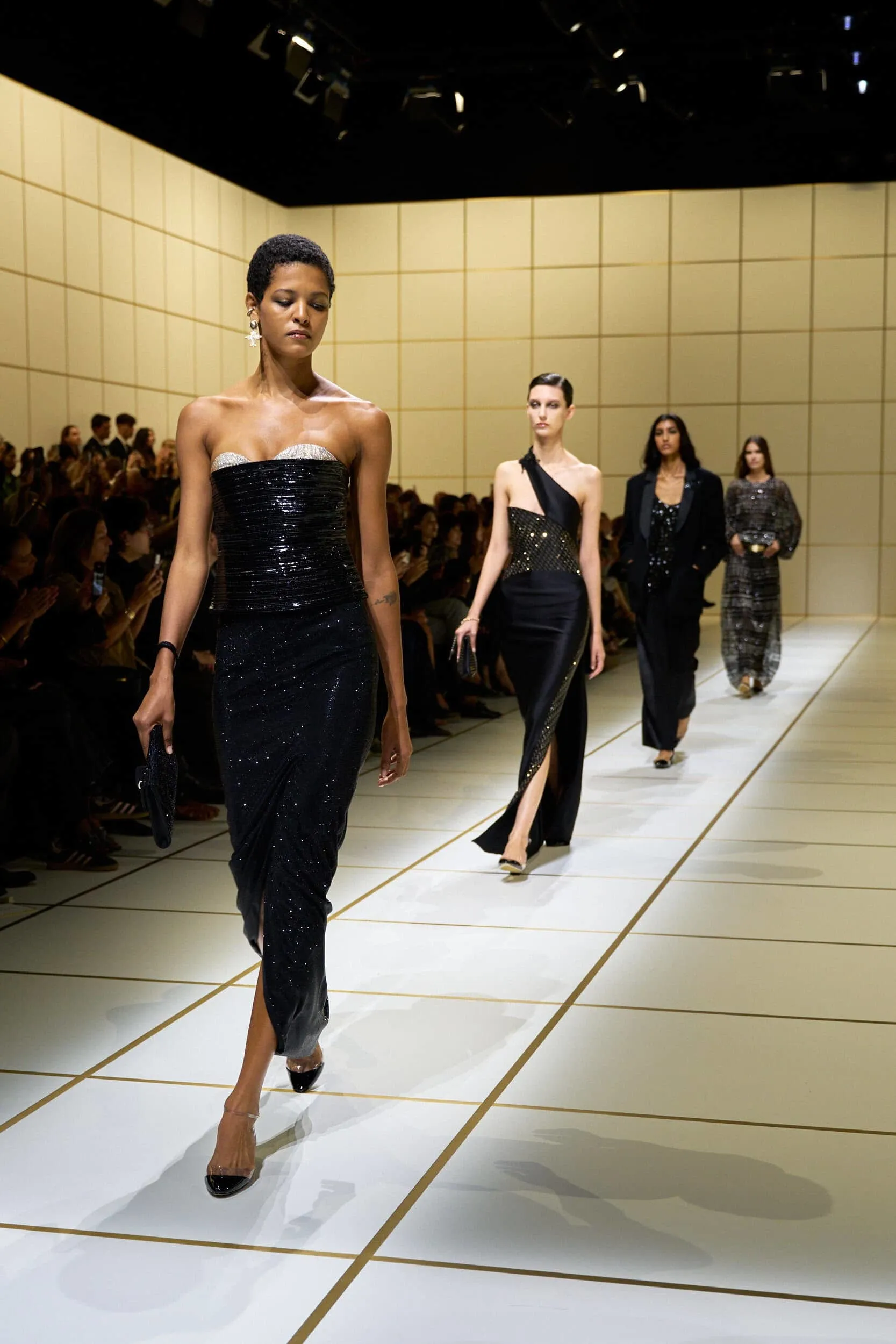 Giorgio Armani, Saint Laurent dan Christian Dior Mentafsirkan Musim Semi di Runway Haute Couture